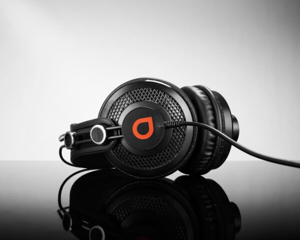 Artesia AMH-11 Headphones